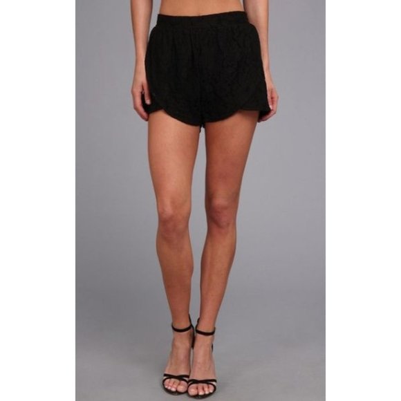 MINKPINK The Days You Feel Alive Lace Crochet Crossover Draped Layered Shorts M - Picture 1 of 7